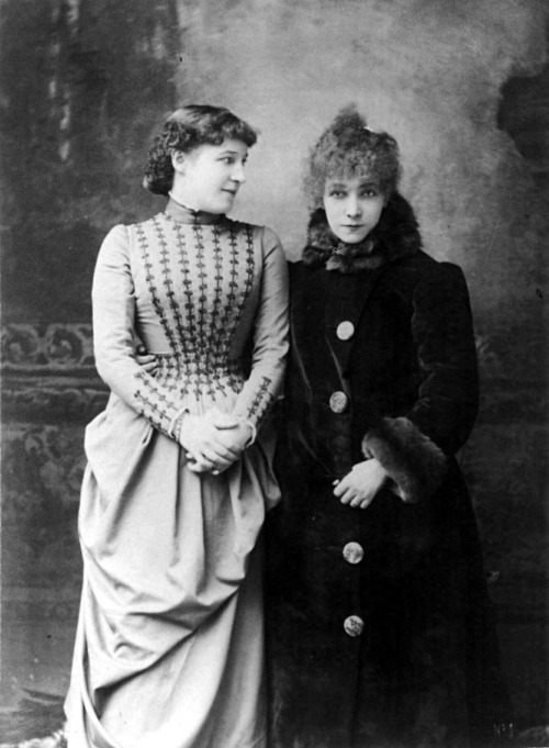 gdfalksen:  Lillie Langtry and Sarah Bernhardt, 1887 