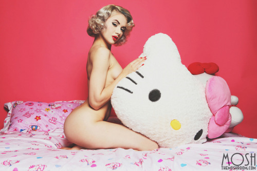 XXX heelsplease:  officiallymosh:  “Kitty photo