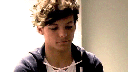 Una Nerd , Vampira? (en Wattpad) Https://my.w.tt/LWE9gTKJXL ___ Tomlinson, La "Nerd"; De Su Universidad,