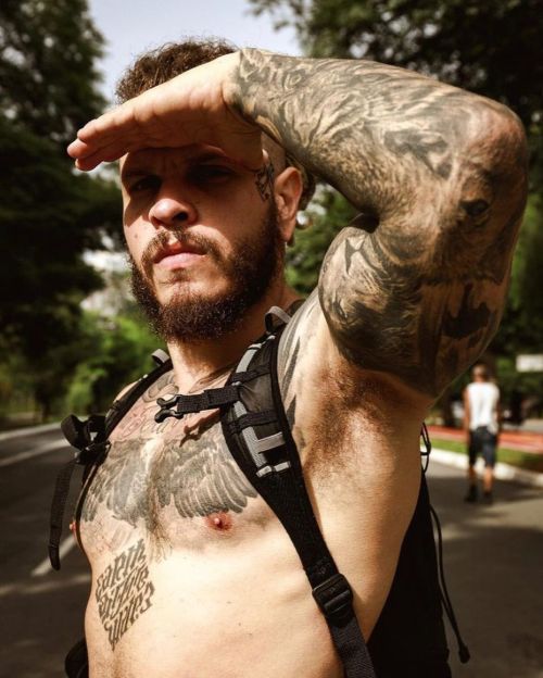 https://64.media.tumblr.com/23e46b9763378ad59d51016e6970c5cc/bd0a04e937b5acba-94/s500x750/6d6dc622877e3d2387c1904c9cc123bcfa61b8ee.jpg