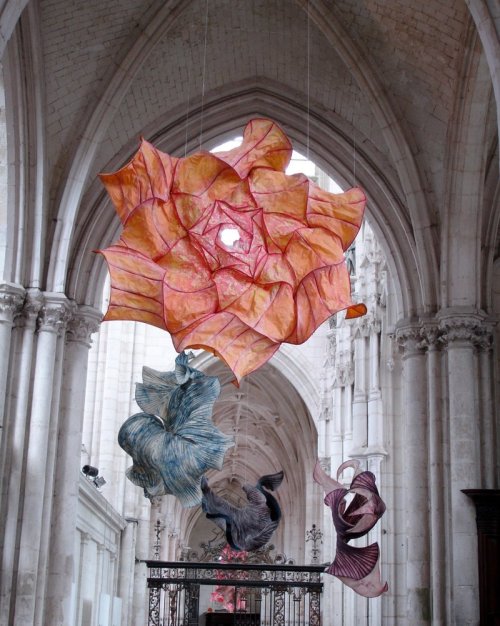 itscolossal: Delicate Paper Sculptures Suspended in Mid-Air by Peter Gentenaar