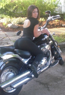 bigasshotbooty:  Big black and white asses  can I ride with you??????