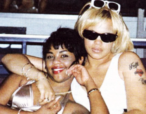 90shiphopraprnb:Lil’ Kim & Faith Evans“these hoes ain’t loyal” then Faith had 