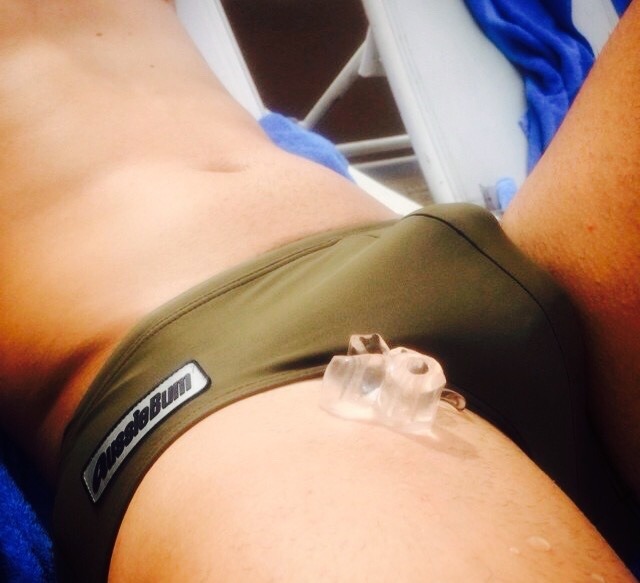 aussiehotnessdudes:  A cool down is needed!!  Are you hot in your Aussie Bum?