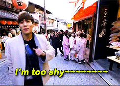 giashii-blog:  When Jonghyun saw pretty girls on the street…  