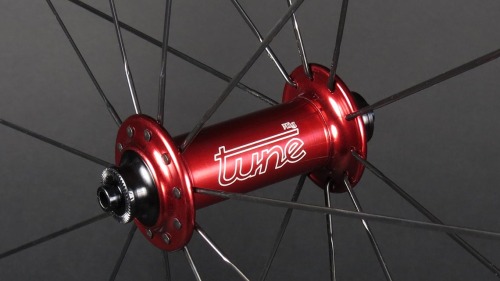 ENVE 25 clinchers laced to Red Tune Mig 70 and Mag 170 by way of Sapim CX-Rays. 1255 grams