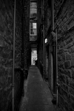 soulxsucker:  viα dolavex: Closes and Dark Quarters of the City  edinburgh 