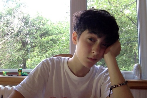 thanatosjr:  I got into advanced class and now I have to do a rll hard assignment so obviously I’m taking pictures instead of working on it (also six hours of difference are a lot I’m so tired)