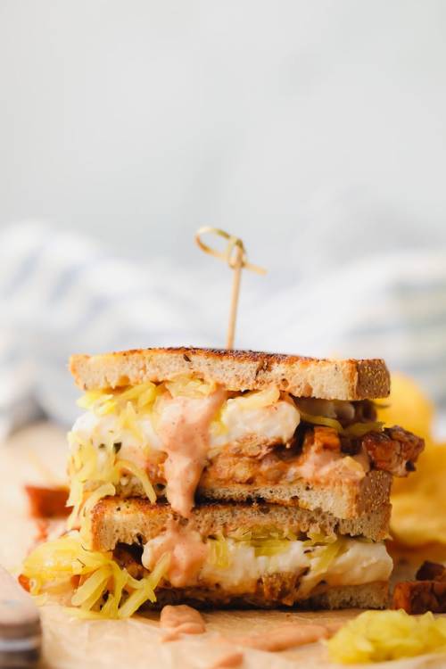 tinykitchenvegan:  Vegan Tempeh Reuben