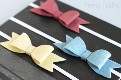 DIY Felt Bow Bookmarks