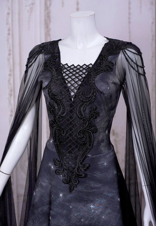 Favourite Designs: Wulgaria Various ‘Gothic’ Gowns [x] [x] [x]