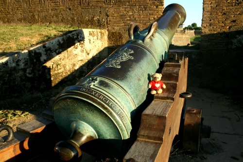 atlasobscura: Fort Graça - Elves, Portugal Lest anyone think that the Pentagon had a monopoly