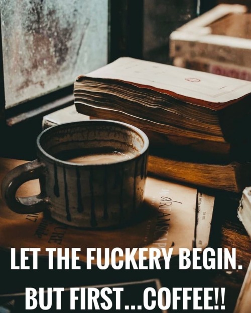 living-the-bi-life:  chevychick73:  G'mornin y'all..💋☕   Lots and lots of coffee