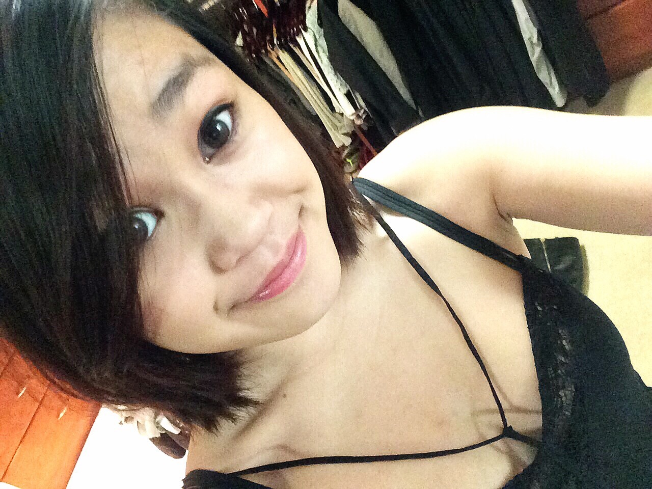a-san-serif-font:  Feeling cute! Haven’t posted a selfie yet with the new hair