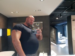 bigchubbyboyz:big boy and a buffet beast 
