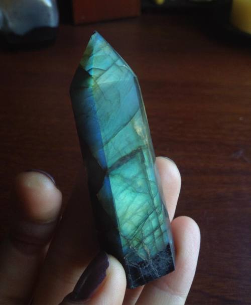 magickandmoss:My new labradorite crystal ✨