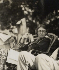 justanotheryounglady:  fewthistle: Virginia Woolf. 1929. 