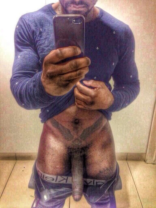 black-dicks-r-us:  FIND LOCAL BLACK GAY SEX! Over 500,000 Profiles…  www.BlackM4M.com