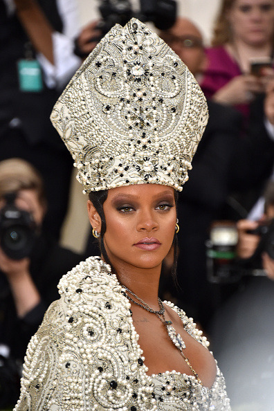 hellyeahrihannafenty:Pope Fenty at Met Gala (theme is “Heavenly Bodies: Fashion and the Catholic Ima