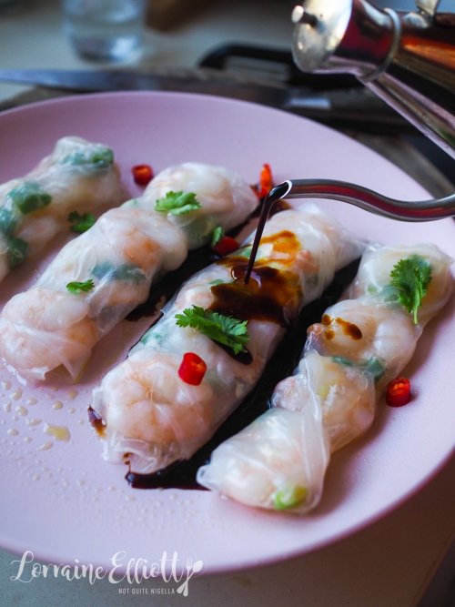 foodffs:Dim Sum Prawn Chee Cheong Fun Roll Hack!Follow for recipesIs this how you roll?