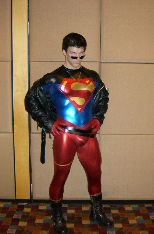 barecave:roidsville-zoo:Cosplay god Jonathan Carroll aka Super Monkey of SteelThank you Spandex!Supe