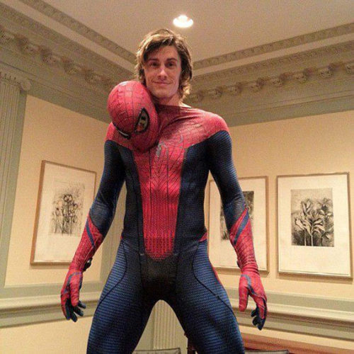 muteboi4eva:  Hot Guy Cosplay! 