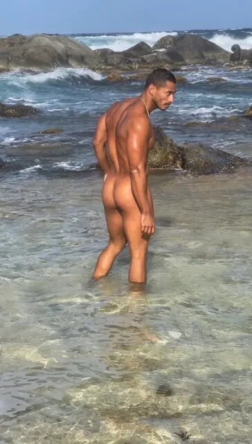 visionsofwetdreams:  dobrahreloaded:  Alexander Ortega Borja by Carlos González