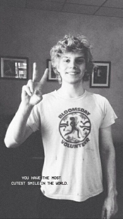 •Evan peters• •have a wonderful day• •credits• •1- idk •2- idk either •3- @ilockscreens