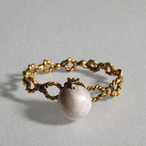 ancientjewels:Gold and pearl Roman ring, c. 200-400 CE. From Thorvaldsens Museumhttps://ancientjewel