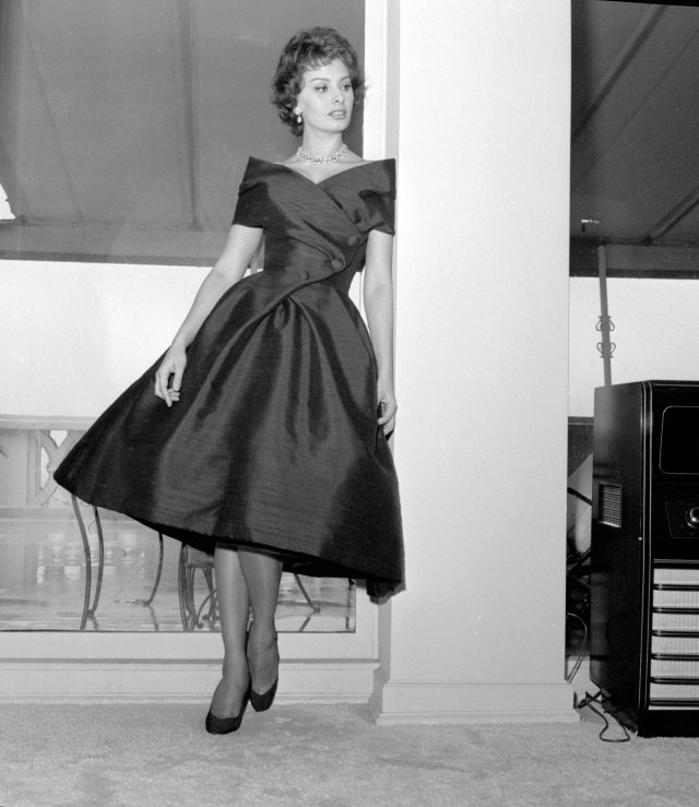 Sophia Loren wearing Christian Dior's Caracas in Aleoutienne silk by Staron (Spring/Summer 1957)