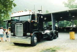 semitrckn:1968 coe Kenworth classic K100 with a Detroit power