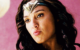 dianadethemyscira:Diana + her tiara.bonus (Hippolyta giving her Antiope’s tiara):