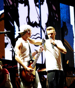 kryptoniall-deactivated20150613:  @onedirection: Liam and Niall (rocking a guitar) on stage 1DHQ x 