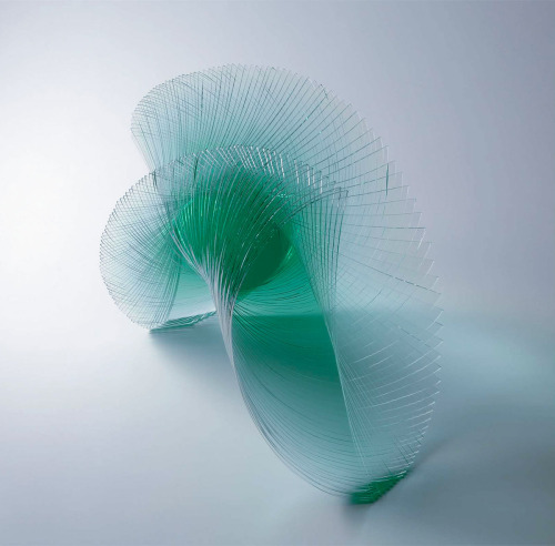 asylum-art: Niyoko IkutaNiyoko Ikuta’s layered sculptures demonstrate “the complexity of light as it