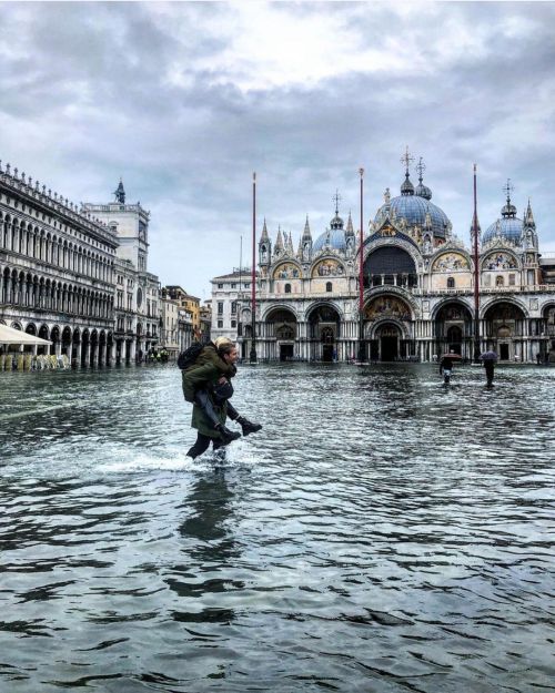 #italia #venezia #acquaalta #Buongiorno ragazzi, l’acqua alta è un fenomeno naturale ordinario e pas