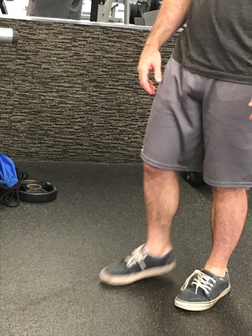 jimmunro:eyelovebulge:gaypublicbulge:Best freeballing at he gym yet. REBLOG • REBLOG • REBLOG ~~~~~~