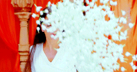 weloveperioddrama:period drama + flowers 