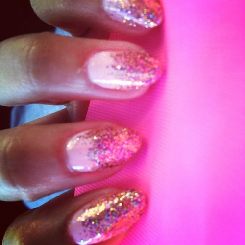 💅Dipped in glittah #gel #mani #natural #nails