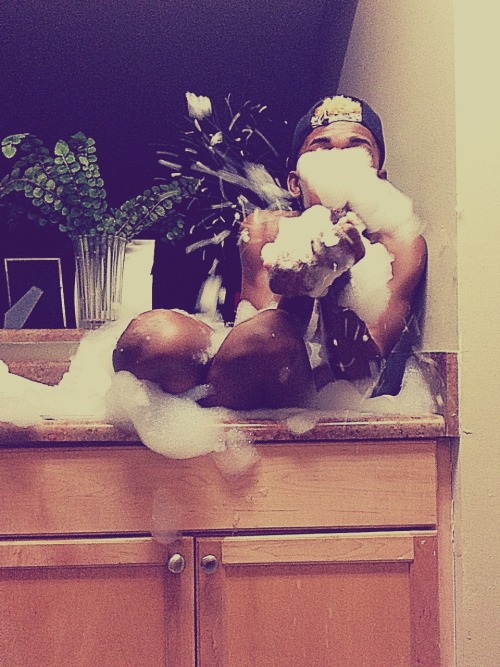 pradaboiswagg: No this gurl need to stop all this shit in her kitchen sink. Tumblr aint that deep boo. 