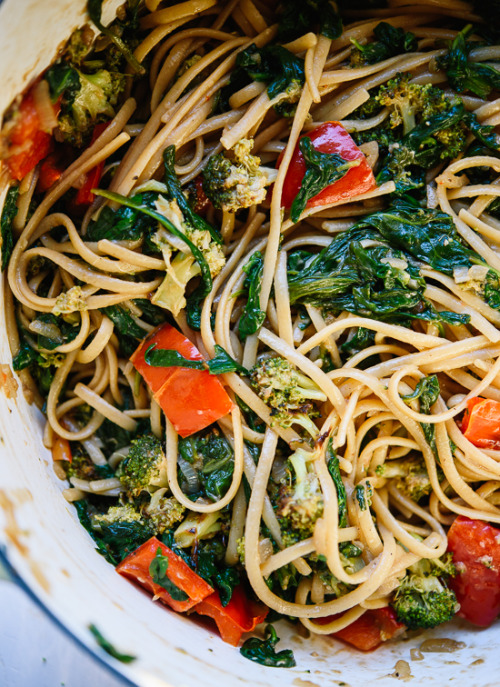 prettypasta:Spinach Pasta with Roasted Broccoli & Bell Pepper