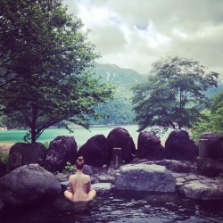 soakingspirit:  onsen time @harrells #japan #onsen #vscocam #HakusanNationalPark  Meditation forever!