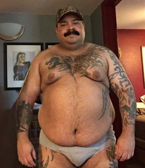 sumo140:  joecub31: gordosmexico:   troubadourbear:  Some fat bear briefs action  Perfecto!   Yumm  sexy man
