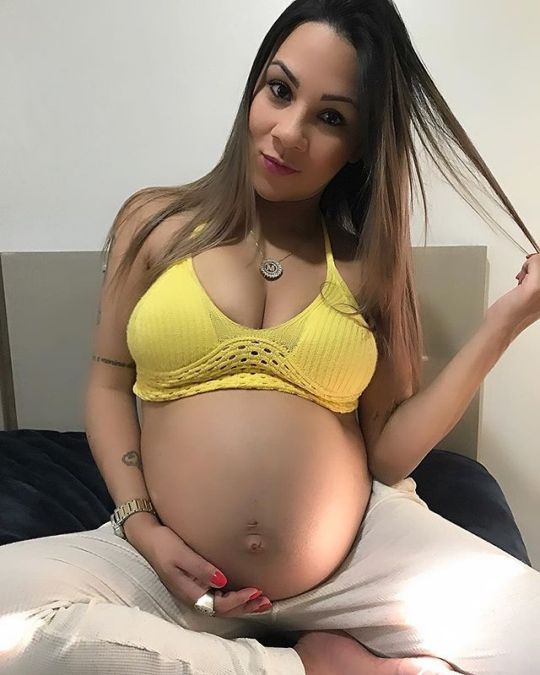 nonudepregs:What is your opinion for this young horny mom to be? Rate her from 1