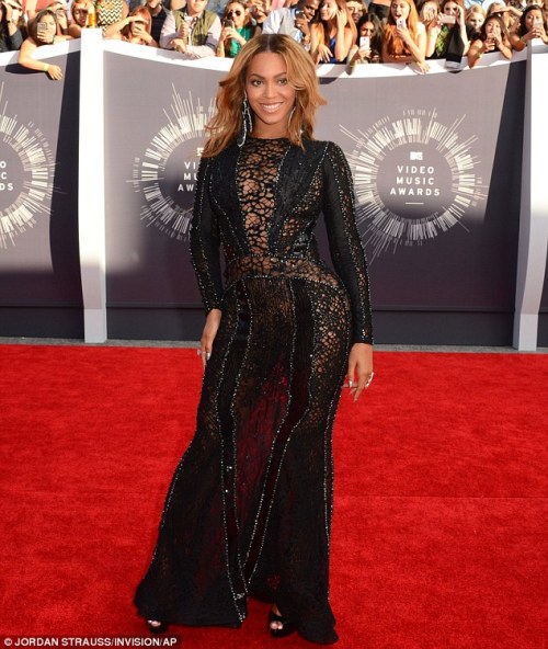 All hail Queen Bey! Beyoncé arrives in gorgeous semi-sheer gown to MTV VMAs and leads the pack with 