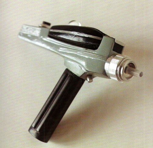 startrekstuff:TOS hand phaser.source: Star Trek: The Original Series [Paula M. Block with Terry J. E