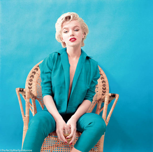 perfectlymarilynmonroe:Marilyn Monroe photographed by Milton Greene, 1955.