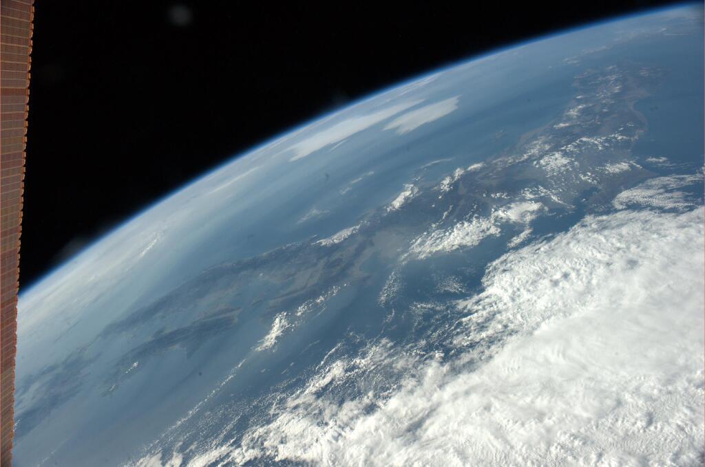 canadian-space-agency:  The Earth photographed from the ISS by Japanese Astronaut