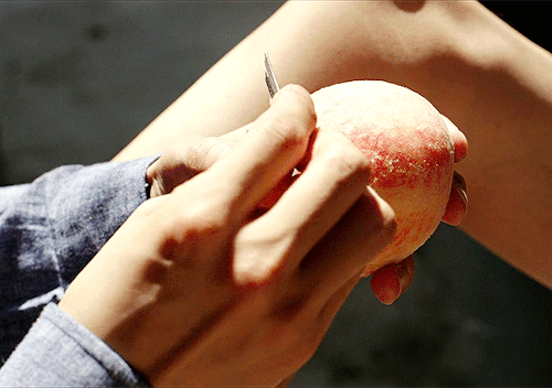 fruitblr:According to what Da-hye told me, [Moon-gwang] got a massive serious allergy to peaches. You know that fuzz on a peach’s skin? If she’s anywhere near it, she gets a full body rash, has trouble breathing, asthma, a total meltdown.PARASITE
