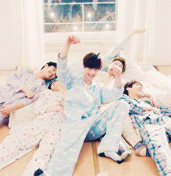 shinees-deactivated20190406:  sungjae accidentally sits on peniel 