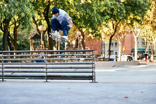 @tompenny Kickflips BCN bump to bar as perfectly as he did twenty years ago while filming for Flip s